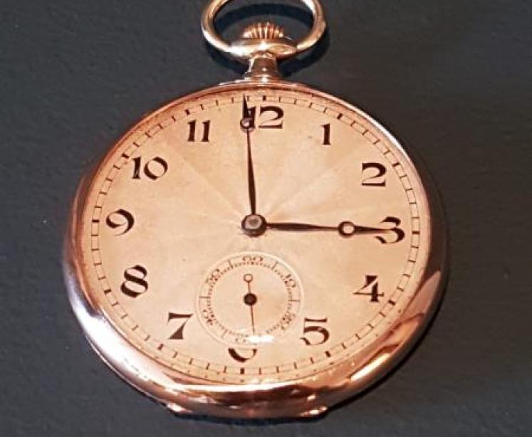 1920's 9ct Solid Gold Pocket Watch - Image 1