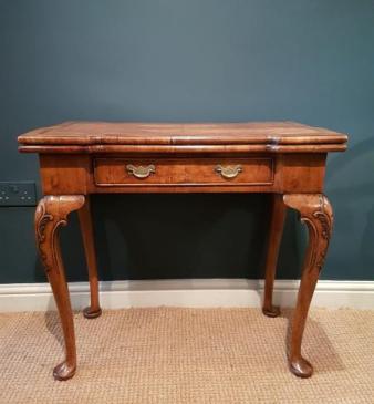 Stylish George I Style Walnut Side Table