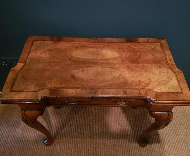 Stylish George I Style Walnut Side Table - Image 3