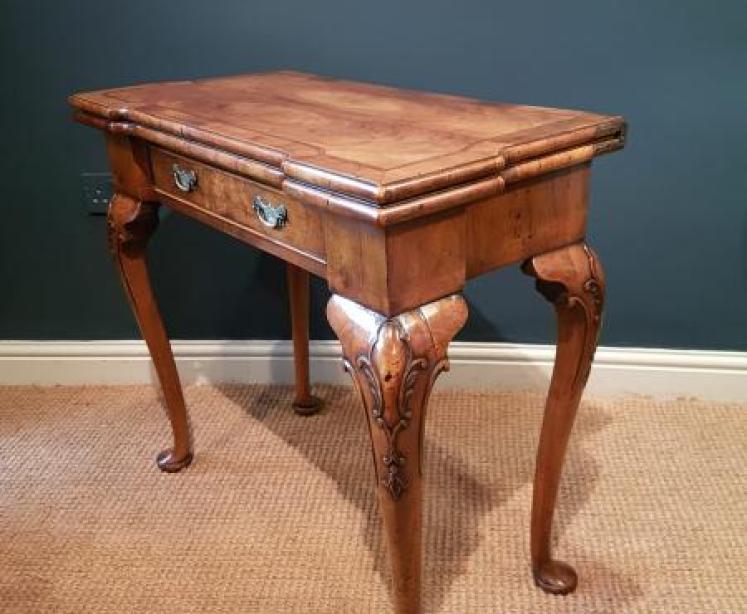 Stylish George I Style Walnut Side Table - Image 7