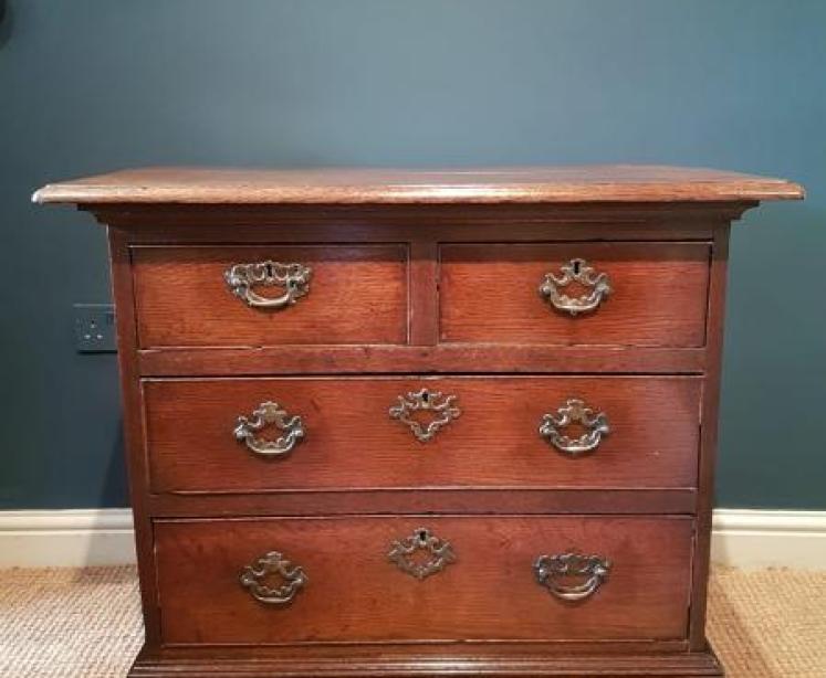 Small Proportioned George II Oak Chest of Drawers - Image 1