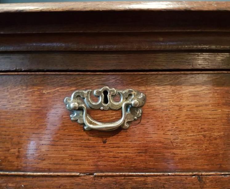 Small Proportioned George II Oak Chest of Drawers - Image 2