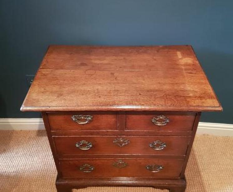 Small Proportioned George II Oak Chest of Drawers - Image 3
