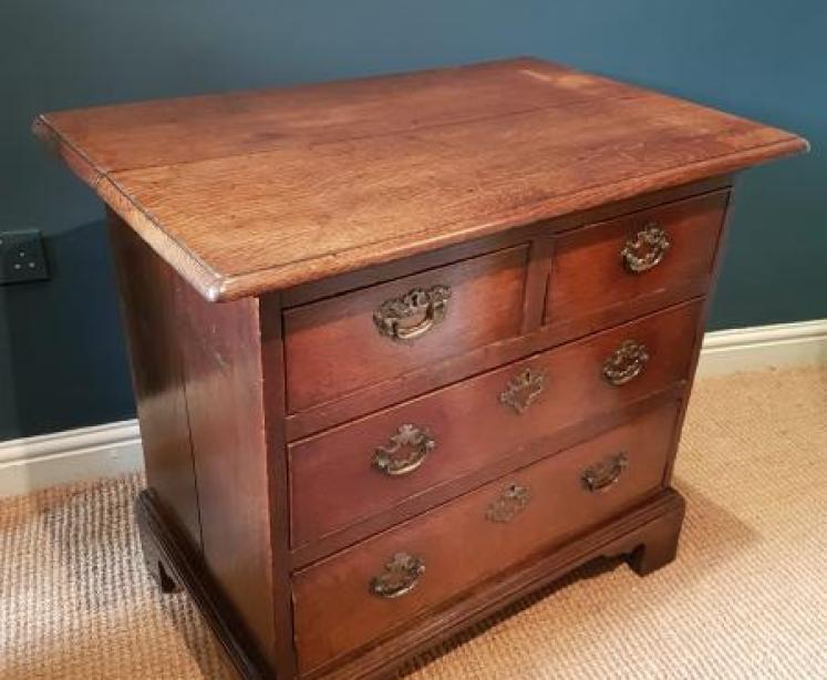 Small Proportioned George II Oak Chest of Drawers - Image 4