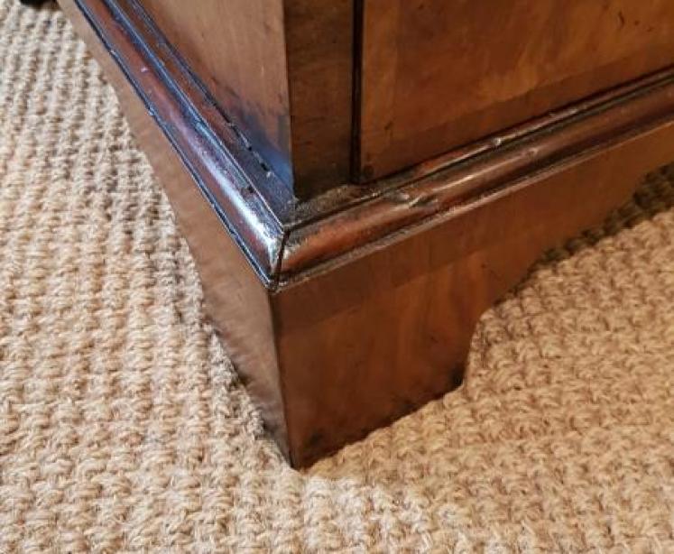 George III Figured Walnut Bachelors Chest - Image 4