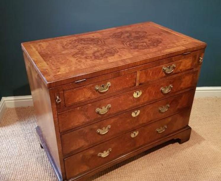 George III Figured Walnut Bachelors Chest - Image 6