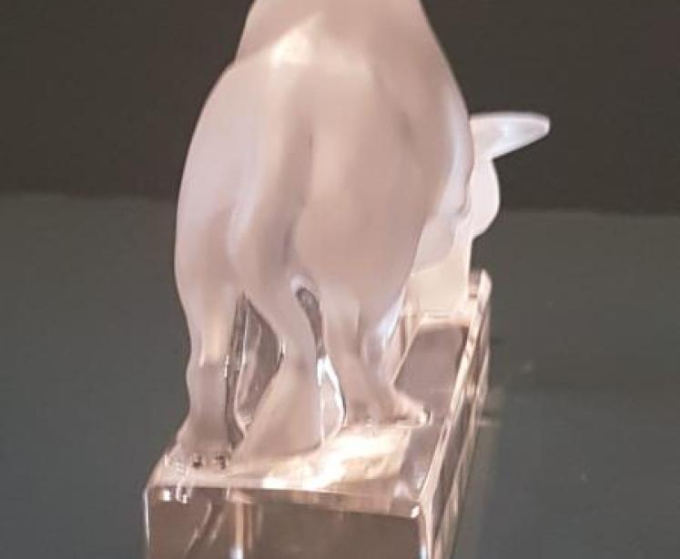 Lalique Opalescent Bull Paperweight  - Image 3
