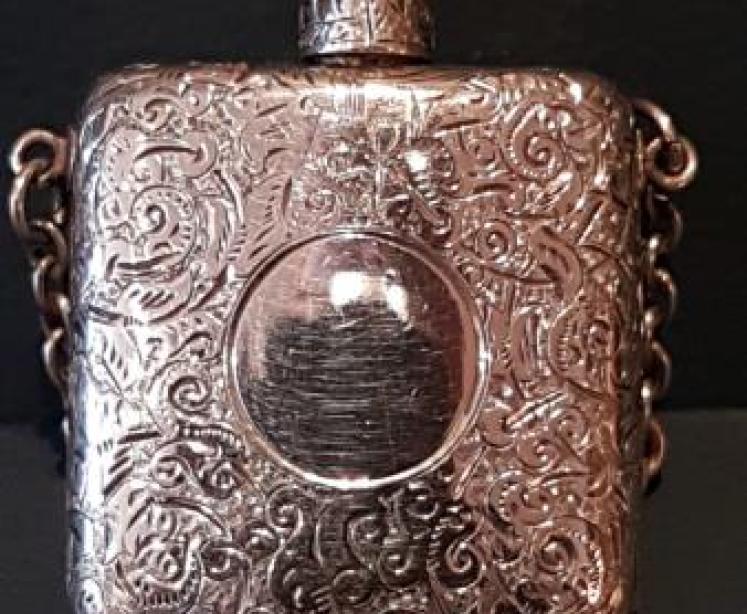 Superb Victorian Silver Travelling Scent Bottle - Image 4