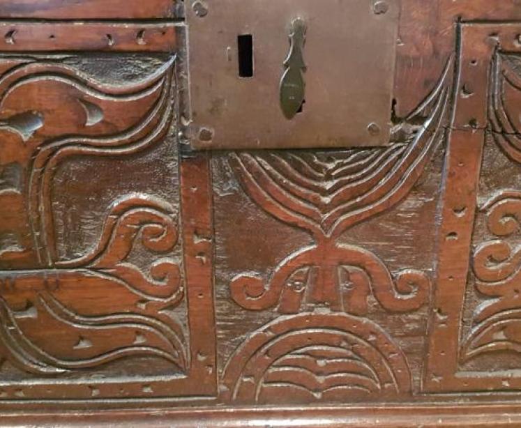 Outstanding Early Oak Six Plank Coffer  - Image 5