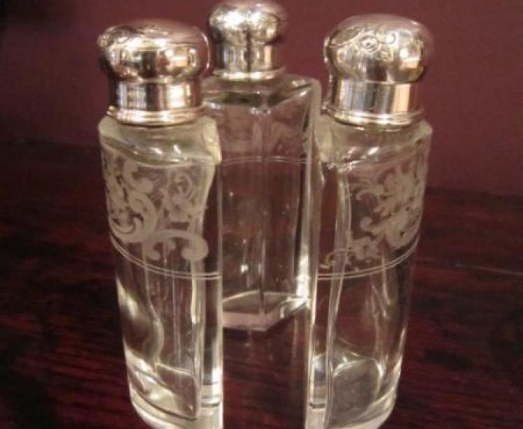 Exquisite Art Nouveau Silver Three Bottle Scent Set - Image 3
