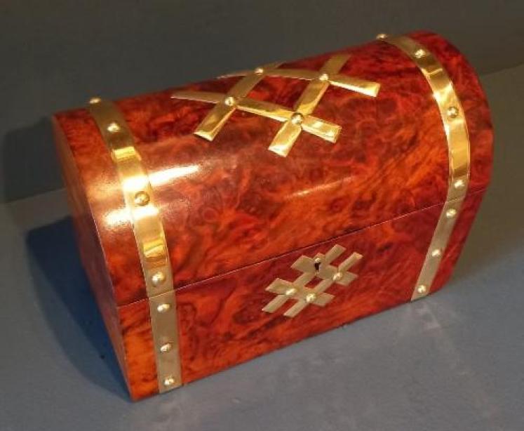 Mid Victorian Burr Walnut Tea Caddy - Image 1