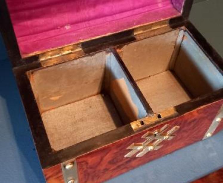 Mid Victorian Burr Walnut Tea Caddy - Image 5