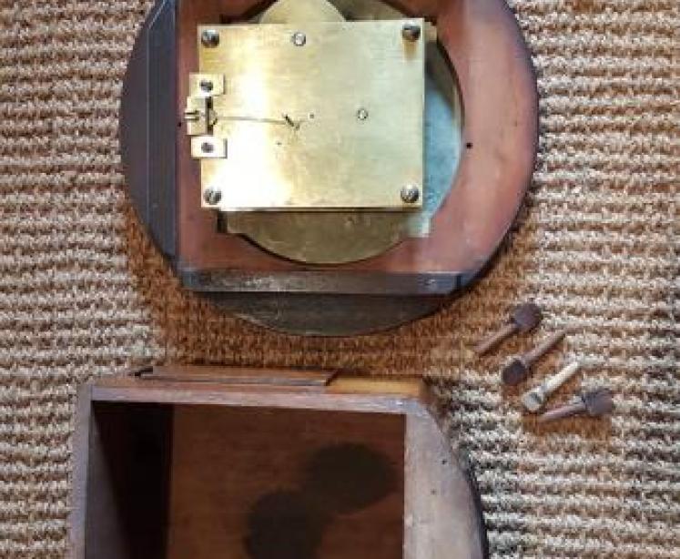 Small Victorian Walnut Cased Fusee Dial Clock - Image 2