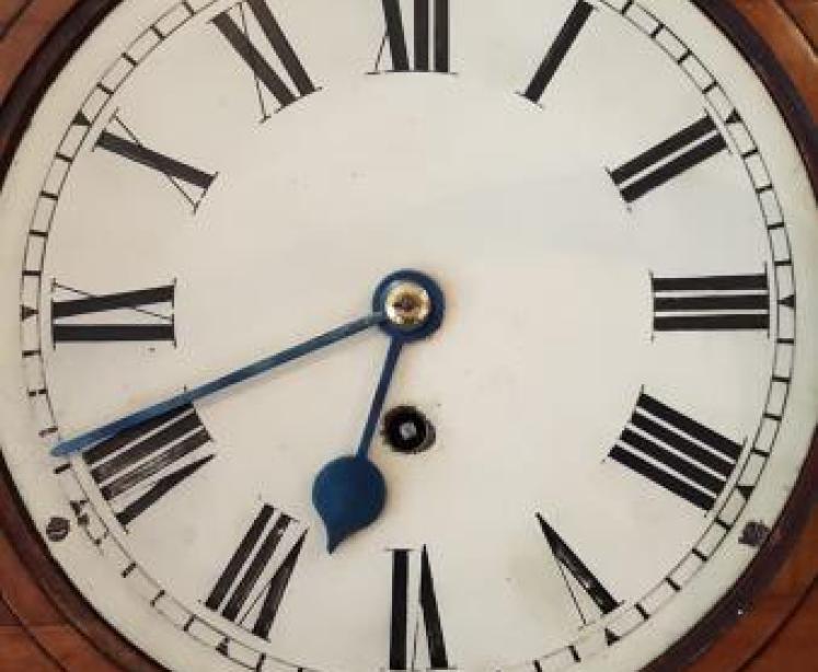 Small Victorian Walnut Cased Fusee Dial Clock - Image 3