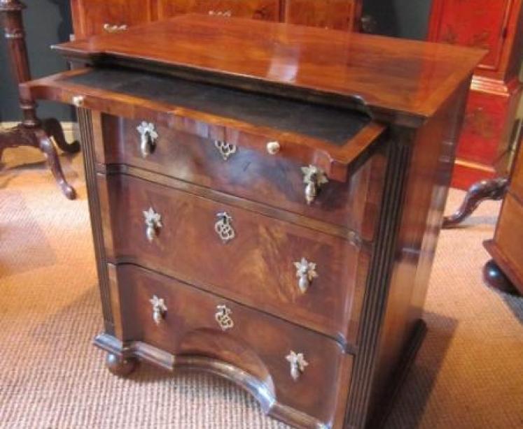 Superior George I Period Red Walnut Chest of Drawers - Image 1