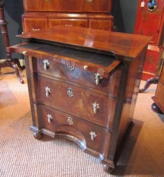 Superior George I Period Red Walnut Chest of Drawers