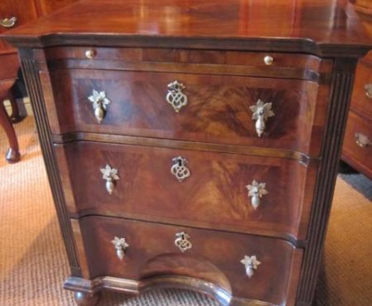 Superior George I Period Red Walnut Chest of Drawers - Image 2
