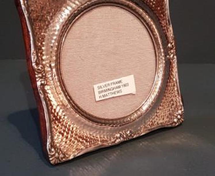 Edwardian Planished Silver Photo Frame - Image 2