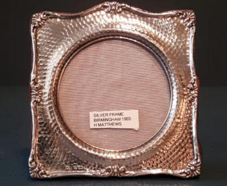 Edwardian Planished Silver Photo Frame - Image 4