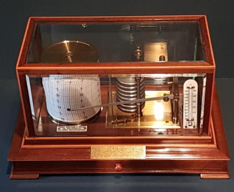 Superior Quality Edwardian Inlaid Mahogany Barograph - Image 3