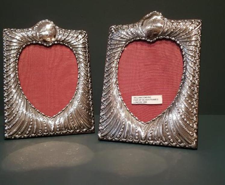 Pair of Victorian Silver Photo Frames by William Comyns - Image 2