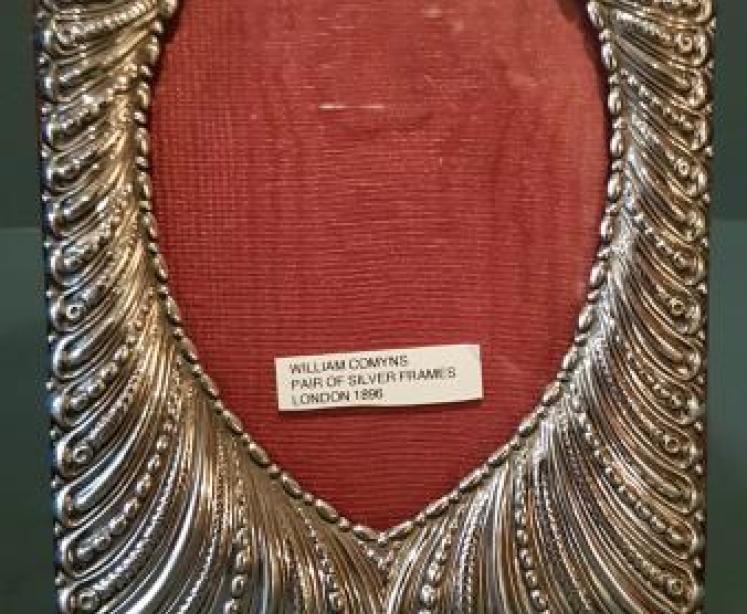 Pair of Victorian Silver Photo Frames by William Comyns - Image 3