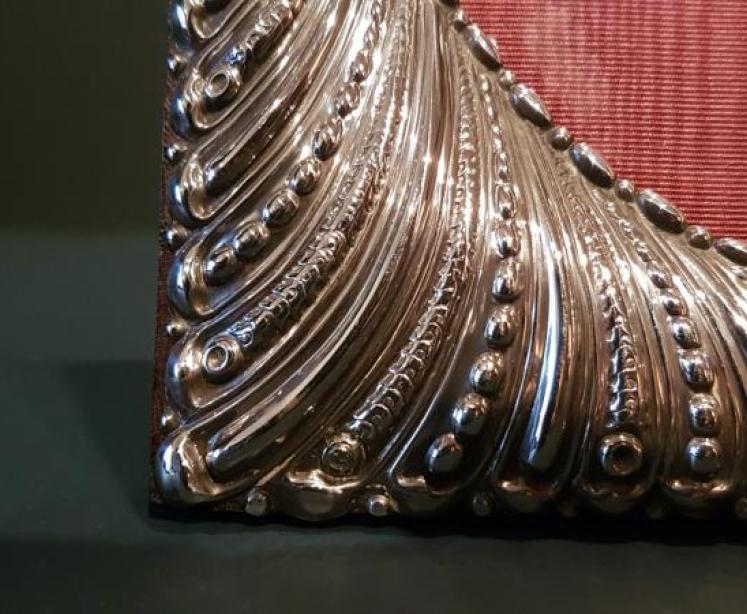 Pair of Victorian Silver Photo Frames by William Comyns - Image 6