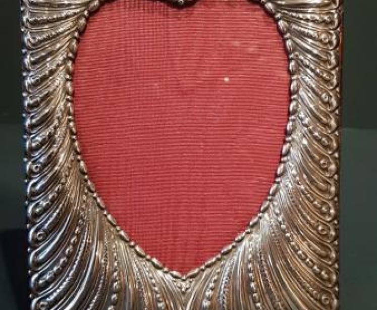 Pair of Victorian Silver Photo Frames by William Comyns - Image 7