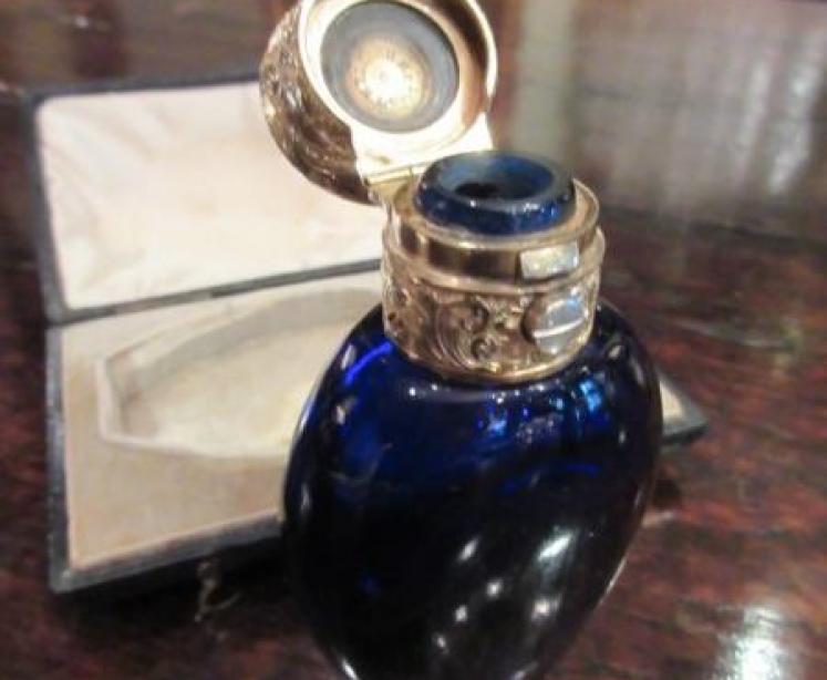 Superb Early Victorian Bristol Blue Cased Scent - Image 3