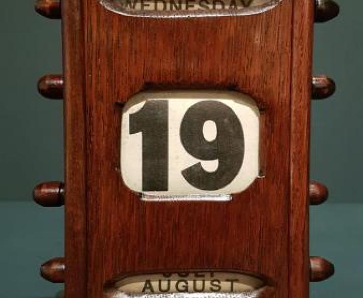 Edwardian Solid Oak Perpetual Desk Calendar - Image 2