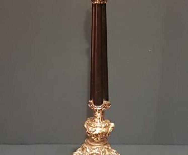 Late Victorian Decorative Brass and Cast Iron Table Lamp - Image 2