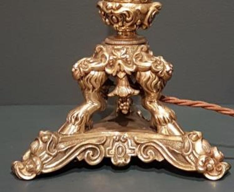 Late Victorian Decorative Brass and Cast Iron Table Lamp - Image 6