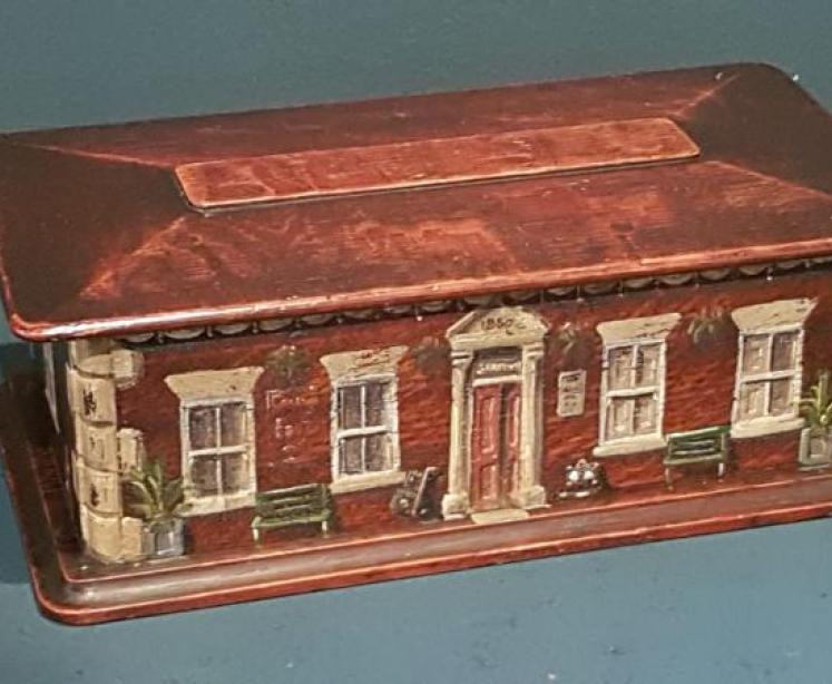 Victorian Oak Painted Country House Box - Image 1