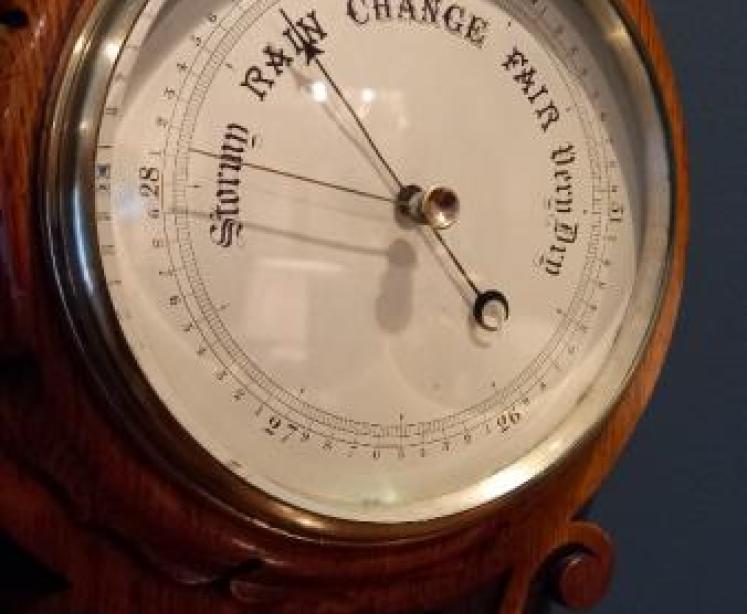 Small Victorian Polished Oak Banjo Barometer - Image 2