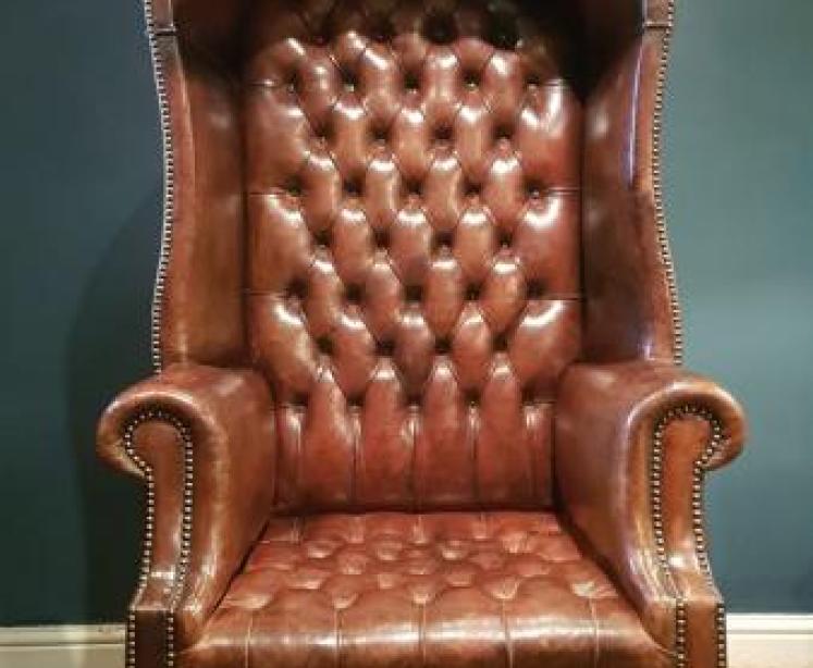 Outstanding Edwardian Leather Porters Chair - Image 2