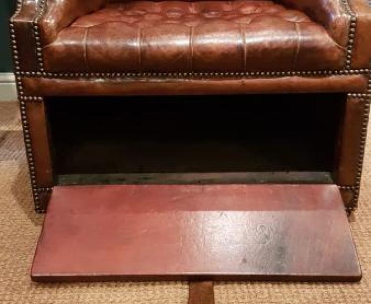 Outstanding Edwardian Leather Porters Chair - Image 3
