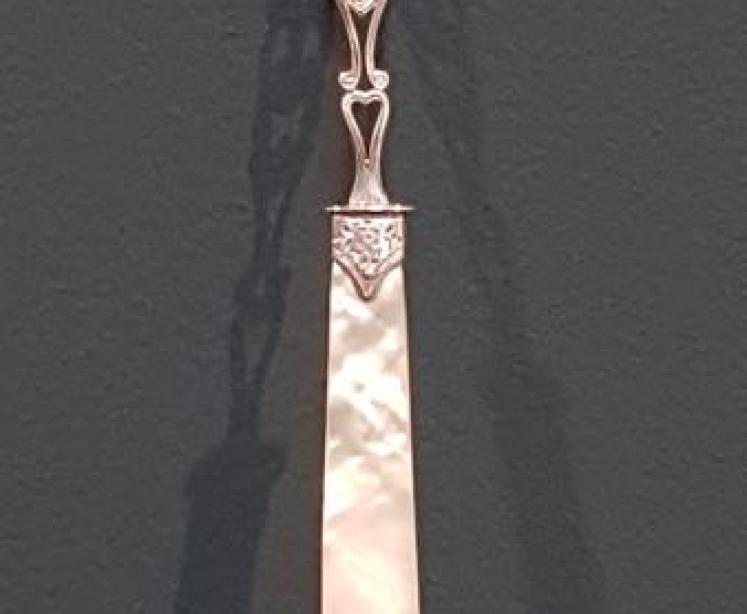 Fine Quality Silver and Mother of Pearl Paper Knife - Image 2