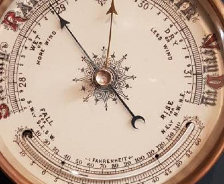 Victorian Brass Cased Marine Barometer with Crescent Thermometer - Image 3