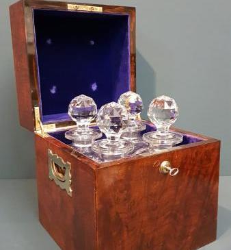 Fine Quality Victorian Walnut Decanter Box