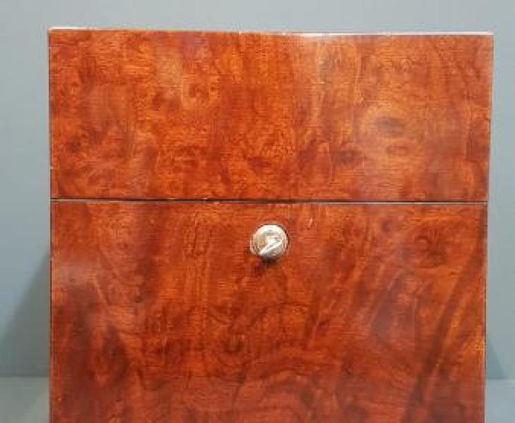 Fine Quality Victorian Walnut Decanter Box - Image 6