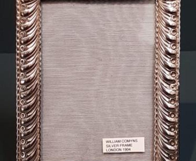 Fine Quality Edwardian Silver Photo Frame by William Comyns - Image 1