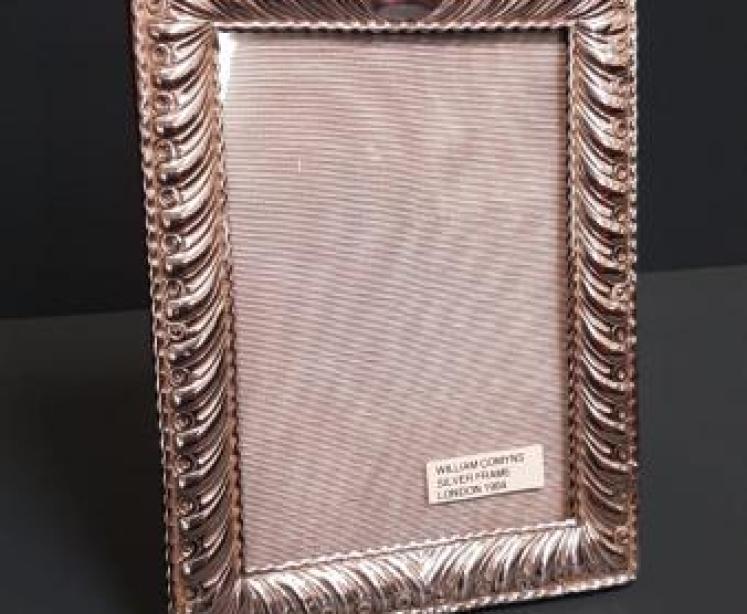 Fine Quality Edwardian Silver Photo Frame by William Comyns - Image 2