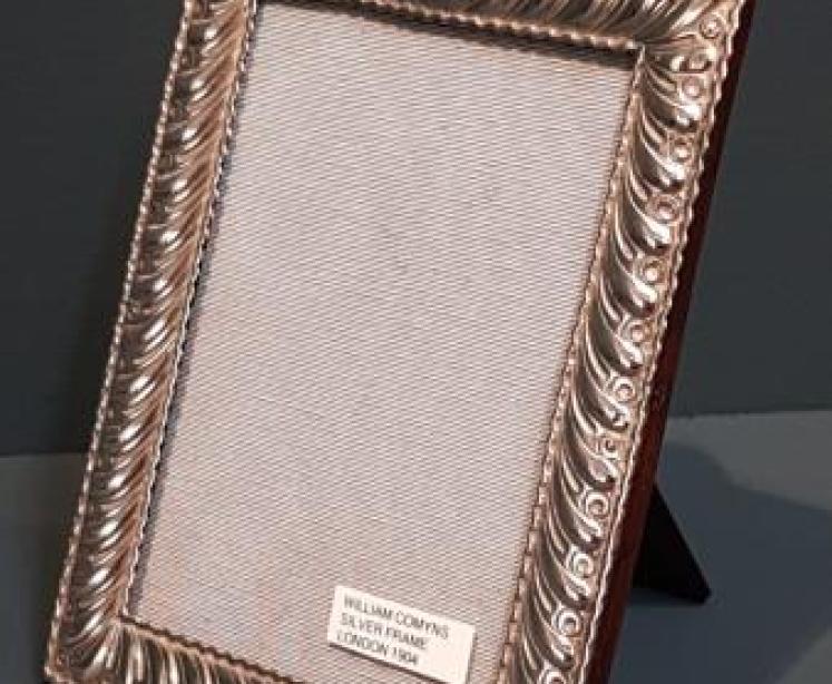 Fine Quality Edwardian Silver Photo Frame by William Comyns - Image 6