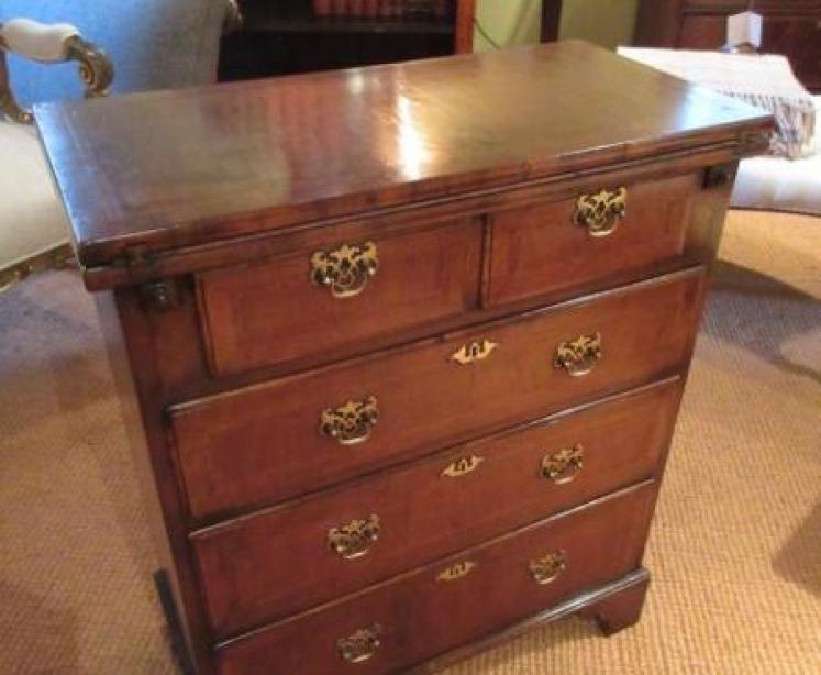 Very Small George I Period Figured Bachelor's Chest - Image 1