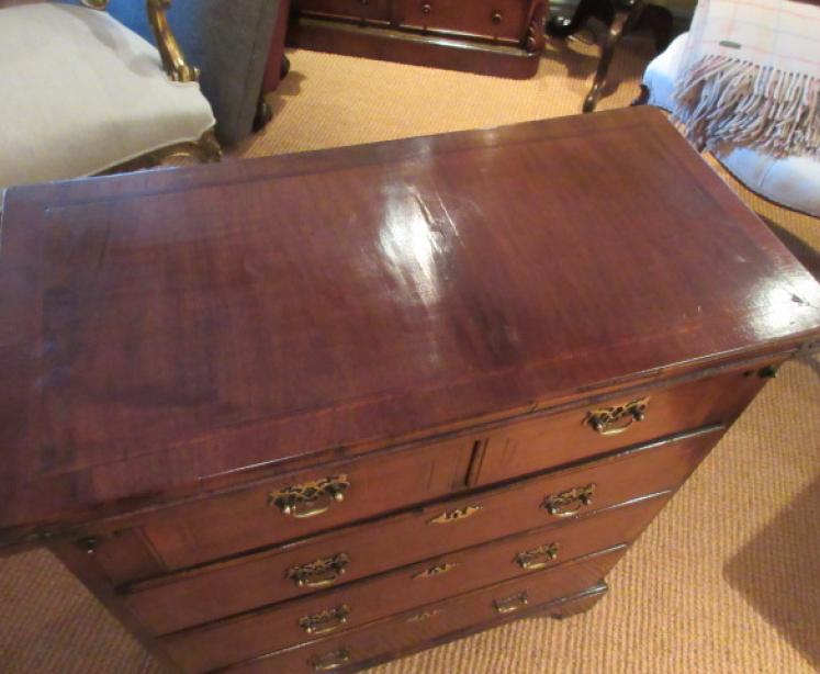 Very Small George I Period Figured Bachelor's Chest - Image 5