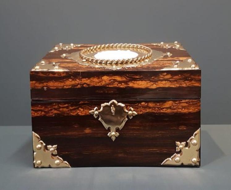 Superb Colomandel Stationary Box With Wedgwood Panel  - Image 3