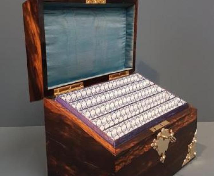 Superb Colomandel Stationary Box With Wedgwood Panel  - Image 5