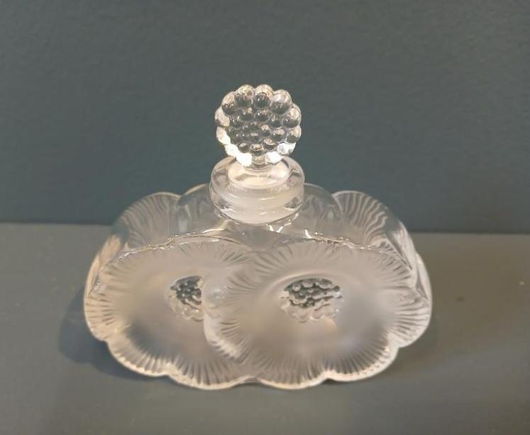 Lalique Opalescent 'Deux Fleurs' Scent Bottle - Image 7