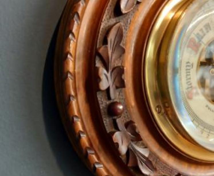 Victorian Walnut Acorn & Oak Leaf Aneroid Barometer - Image 4