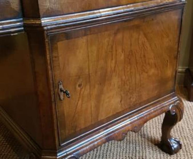 Fine Quality Edwardian Walnut Partners Desk - Image 4